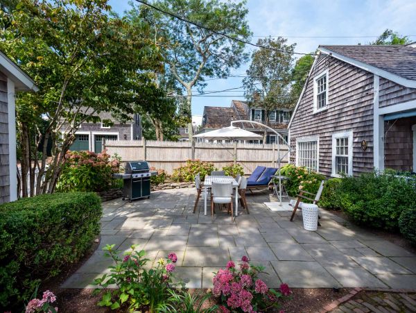 Cape Cod Home 994708