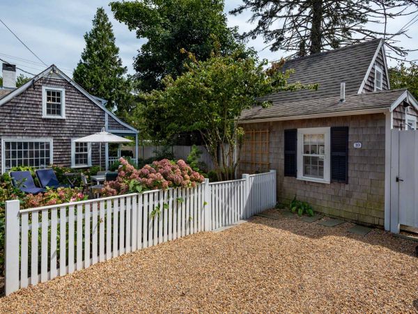 Cape Cod Home 994708