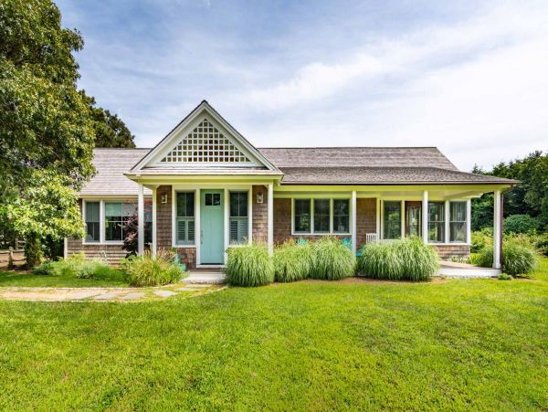 Cape Cod Home 994709