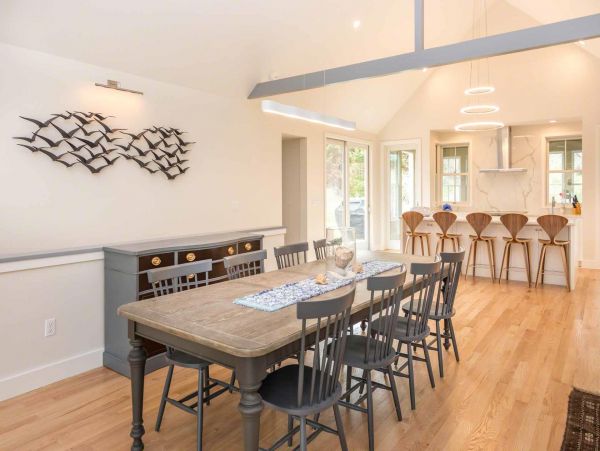 Cape Cod Home 994709