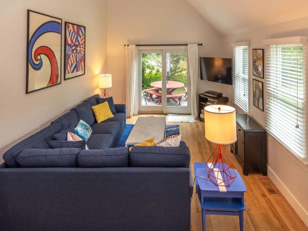 Cape Cod Home 994709