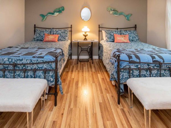 Cape Cod Home 994709