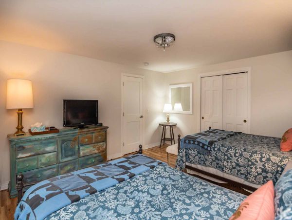 Cape Cod Home 994709