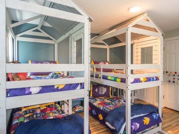 Cape Cod Home 994709