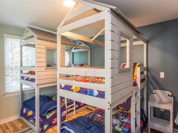 Cape Cod Home 994709