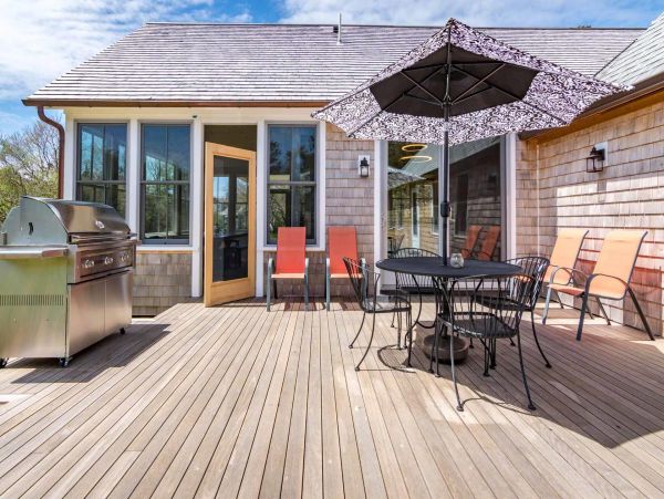 Cape Cod Home 994709