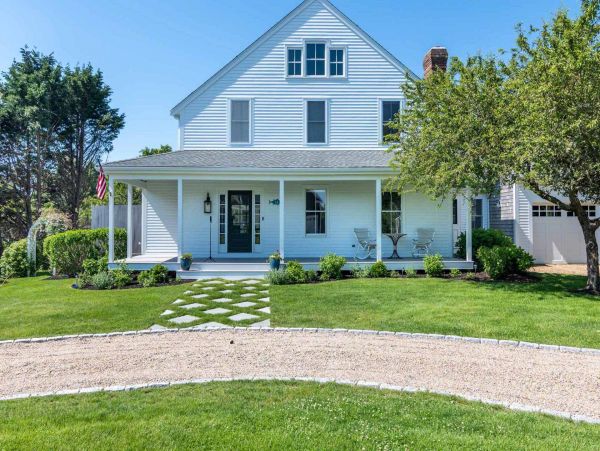 Cape Cod Home 994710