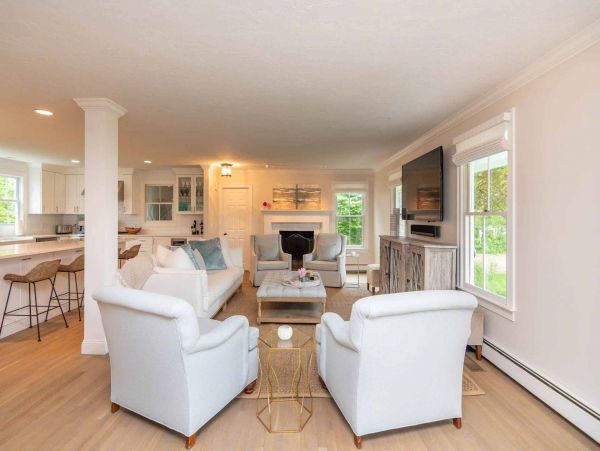Cape Cod Home 994710