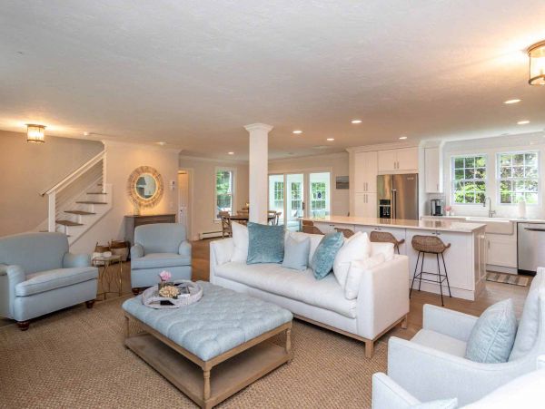 Cape Cod Home 994710