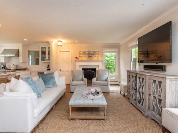 Cape Cod Home 994710