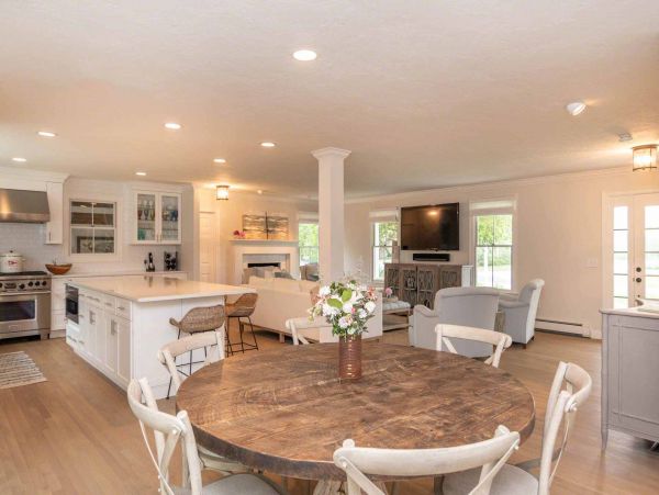 Cape Cod Home 994710