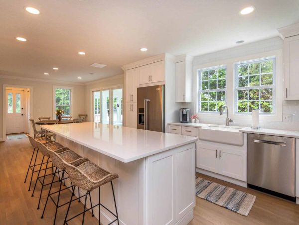 Cape Cod Home 994710
