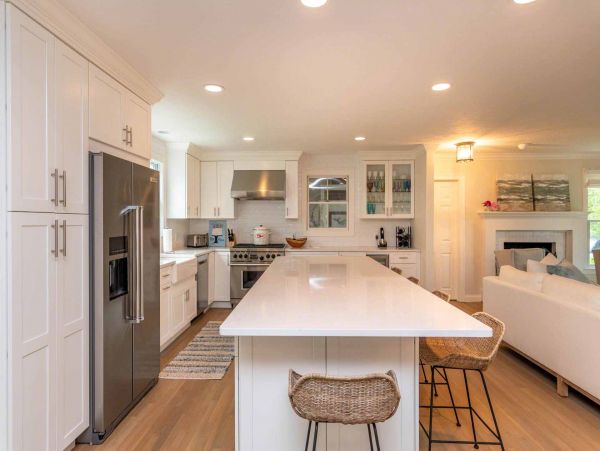 Cape Cod Home 994710