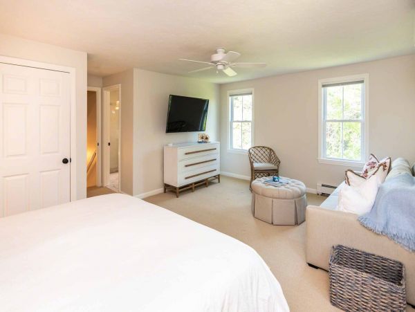 Cape Cod Home 994710