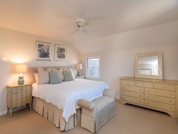 Cape Cod Home 994710