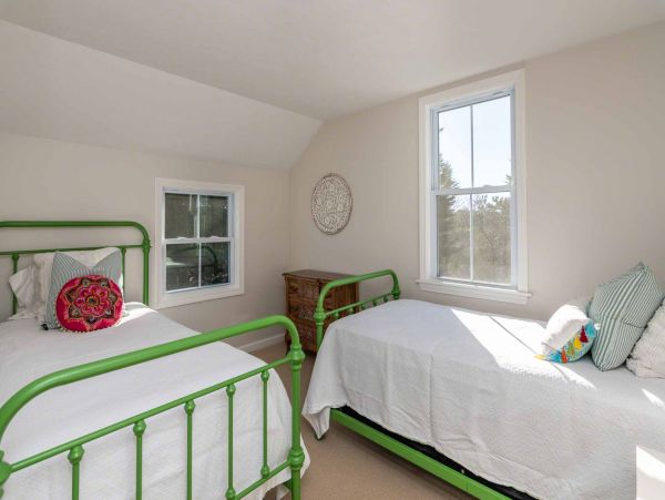 Cape Cod Home 994710