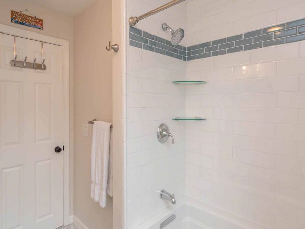 Cape Cod Home 994710