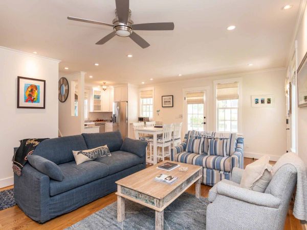 Cape Cod Home 994711