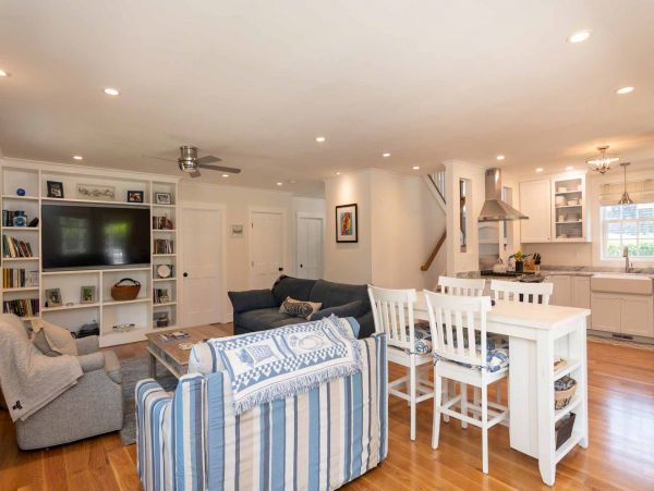 Cape Cod Home 994711