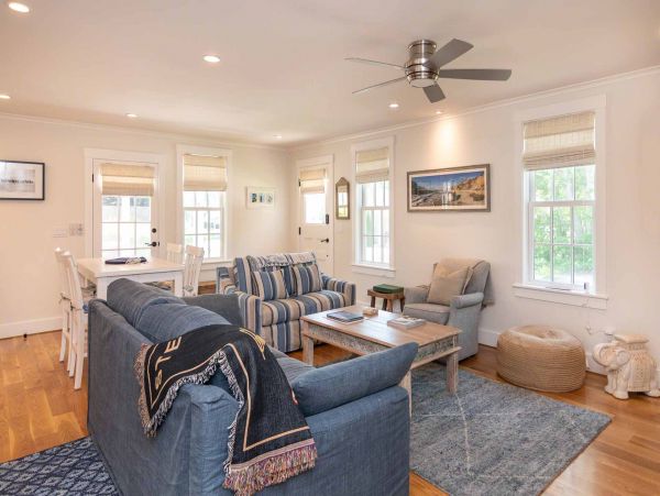 Cape Cod Home 994711