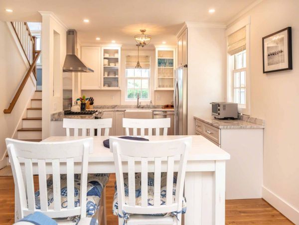 Cape Cod Home 994711