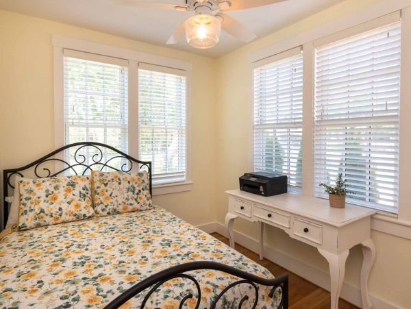 Cape Cod Home 994711
