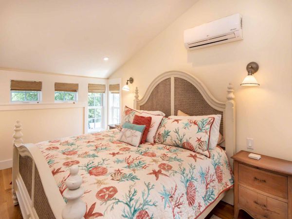 Cape Cod Home 994711