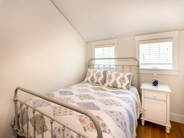 Cape Cod Home 994711