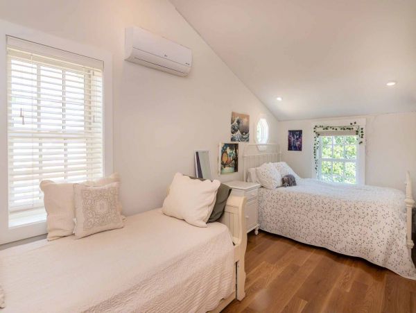 Cape Cod Home 994711