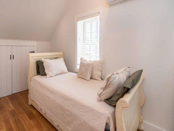 Cape Cod Home 994711