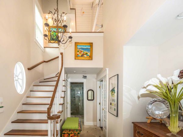 Cape Cod Home 994712