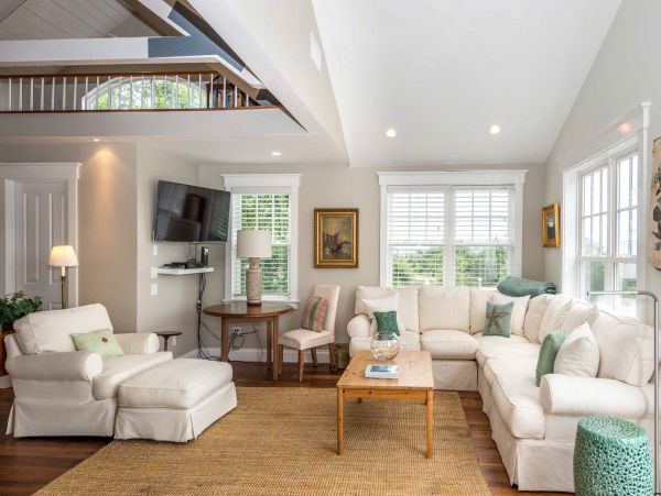 Cape Cod Home 994712