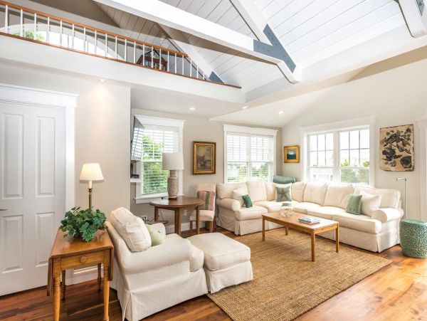 Cape Cod Home 994712