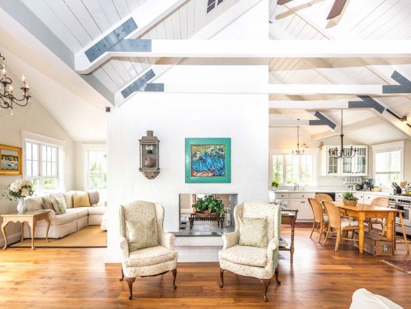 Cape Cod Home 994712