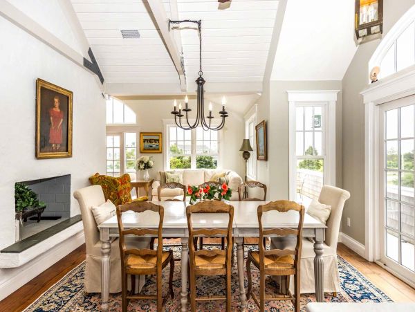 Cape Cod Home 994712