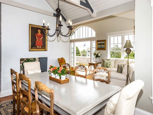 Cape Cod Home 994712
