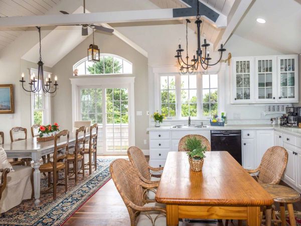 Cape Cod Home 994712