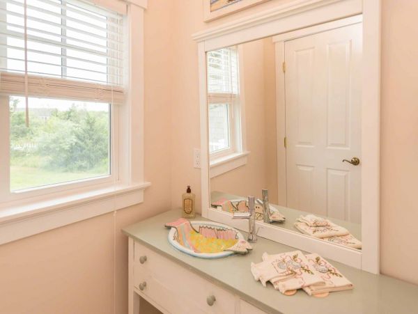 Cape Cod Home 994712