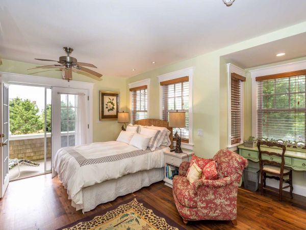 Cape Cod Home 994712