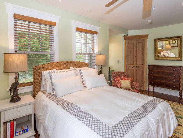 Cape Cod Home 994712