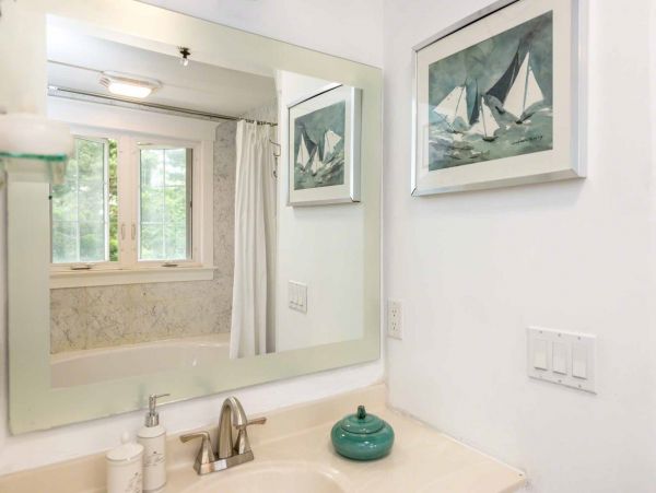 Cape Cod Home 994712
