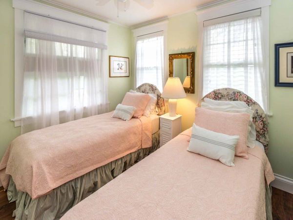 Cape Cod Home 994712