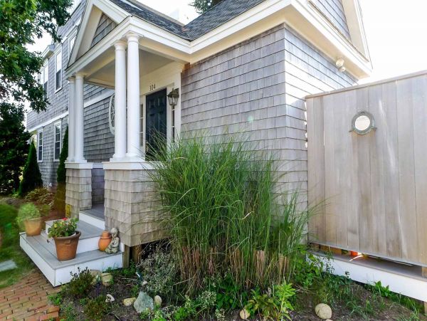 Cape Cod Home 994712