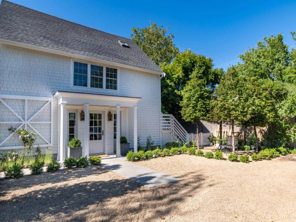 Cape Cod Home 994713