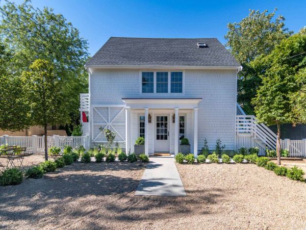 Cape Cod Home 994713