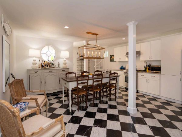 Cape Cod Home 994713