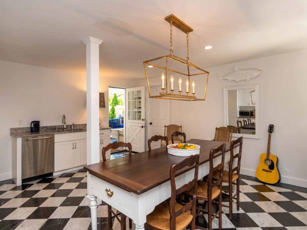 Cape Cod Home 994713