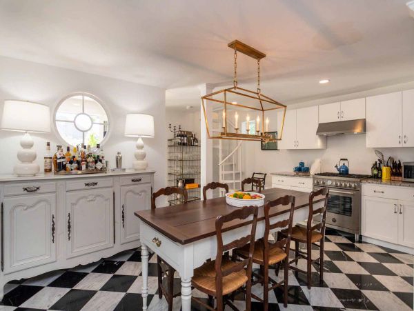 Cape Cod Home 994713