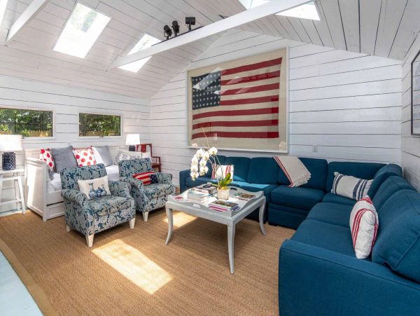 Cape Cod Home 994713