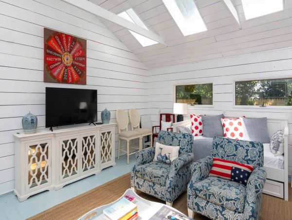 Cape Cod Home 994713
